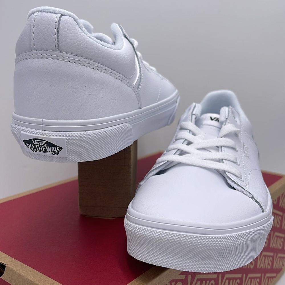 Vans WMNS Seldan (Tumble) White/White
VN0A4U2505R Sneakers - Picture 8 of 16